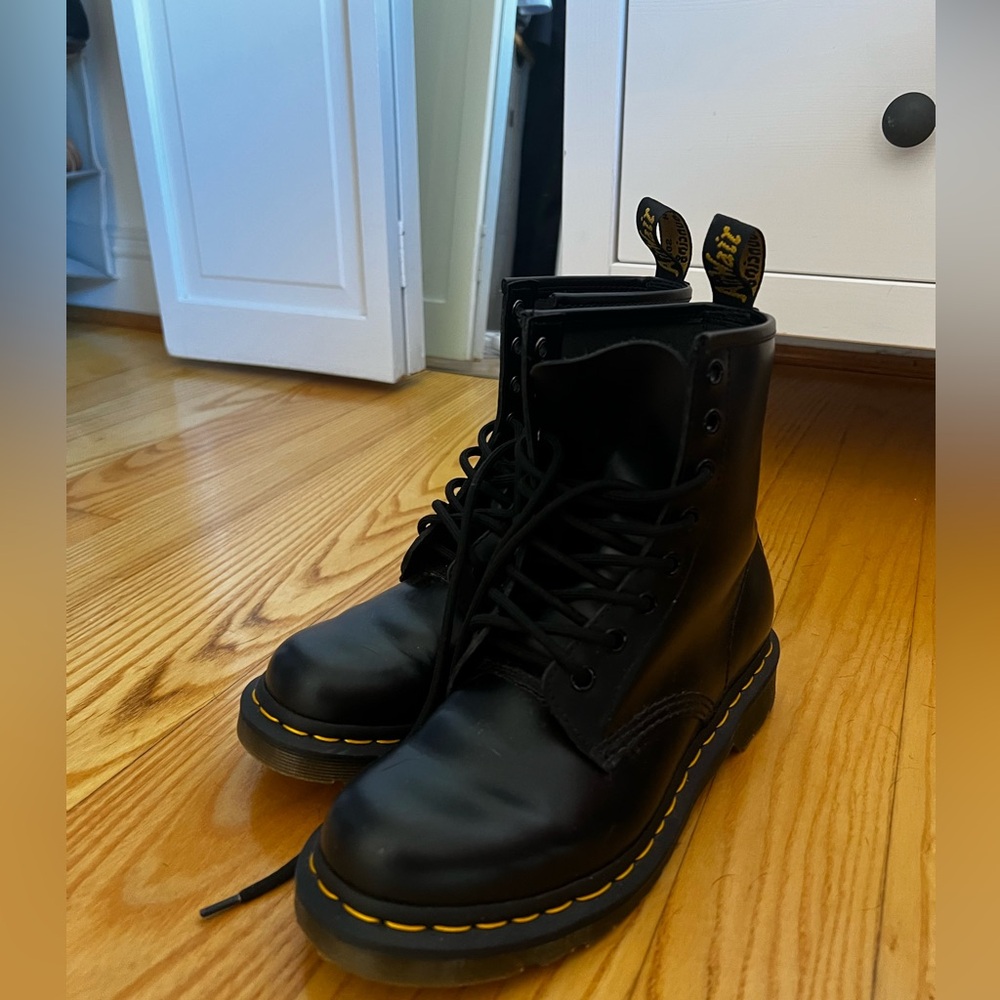 Women's size 7 Dr Martens near perfect condition
